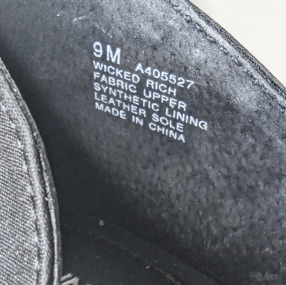 Kenneth Cole Reaction black Satin Heels 9 - Picture 8 of 8